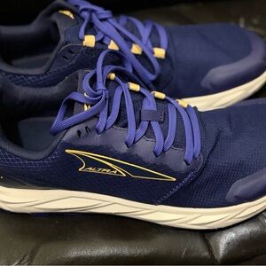 Altra Women’s Trail Running shoes size 9.5